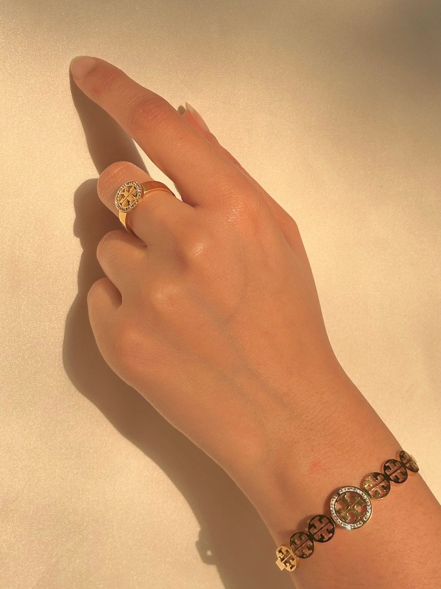 B Kira set with ring and box